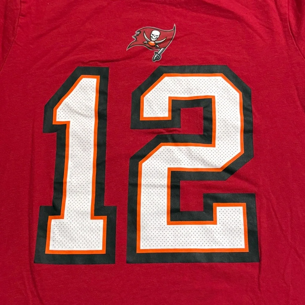 Nike Kids Tampa Bay Buccaneers Tom Brady 12 Red T-Shirt Medium 10/12 NFL Tee